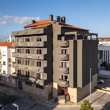 Отель Made Inn Entroncamento